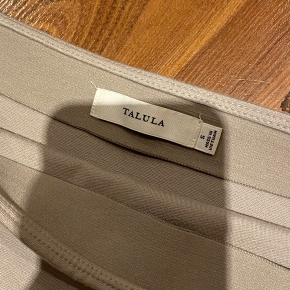 LAST DAY TO BUY!! Aritzia skirt - Picture 7 of 11